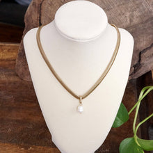 Load image into Gallery viewer, Gold Classic Herringbone Necklace with a Freshwater Pearl