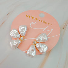 Load image into Gallery viewer, Three Petals Stud Earrings
