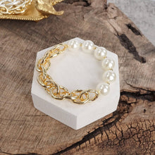 Load image into Gallery viewer, Chunky Chain and pearls beads bracelet Gold tone
