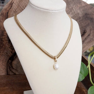 Gold Classic Herringbone Necklace with a Freshwater Pearl