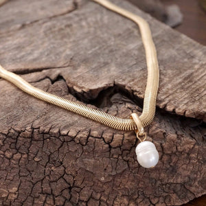 Gold Classic Herringbone Necklace with a Freshwater Pearl