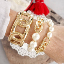 Load image into Gallery viewer, Chunky Chain and pearls beads bracelet Gold tone
