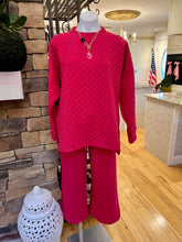 Load image into Gallery viewer, Magenta Quilted Set
