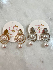 Double Pearl Earring