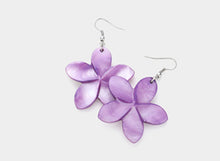 Load image into Gallery viewer, Mother of Pearl Flower Earrings
