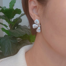 Load image into Gallery viewer, Three Petals Stud Earrings
