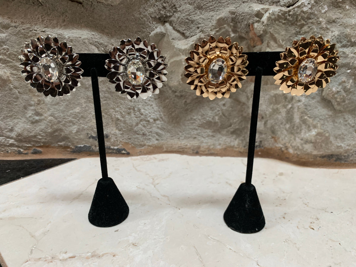 Metal Flower w/Rhinestone Earrings